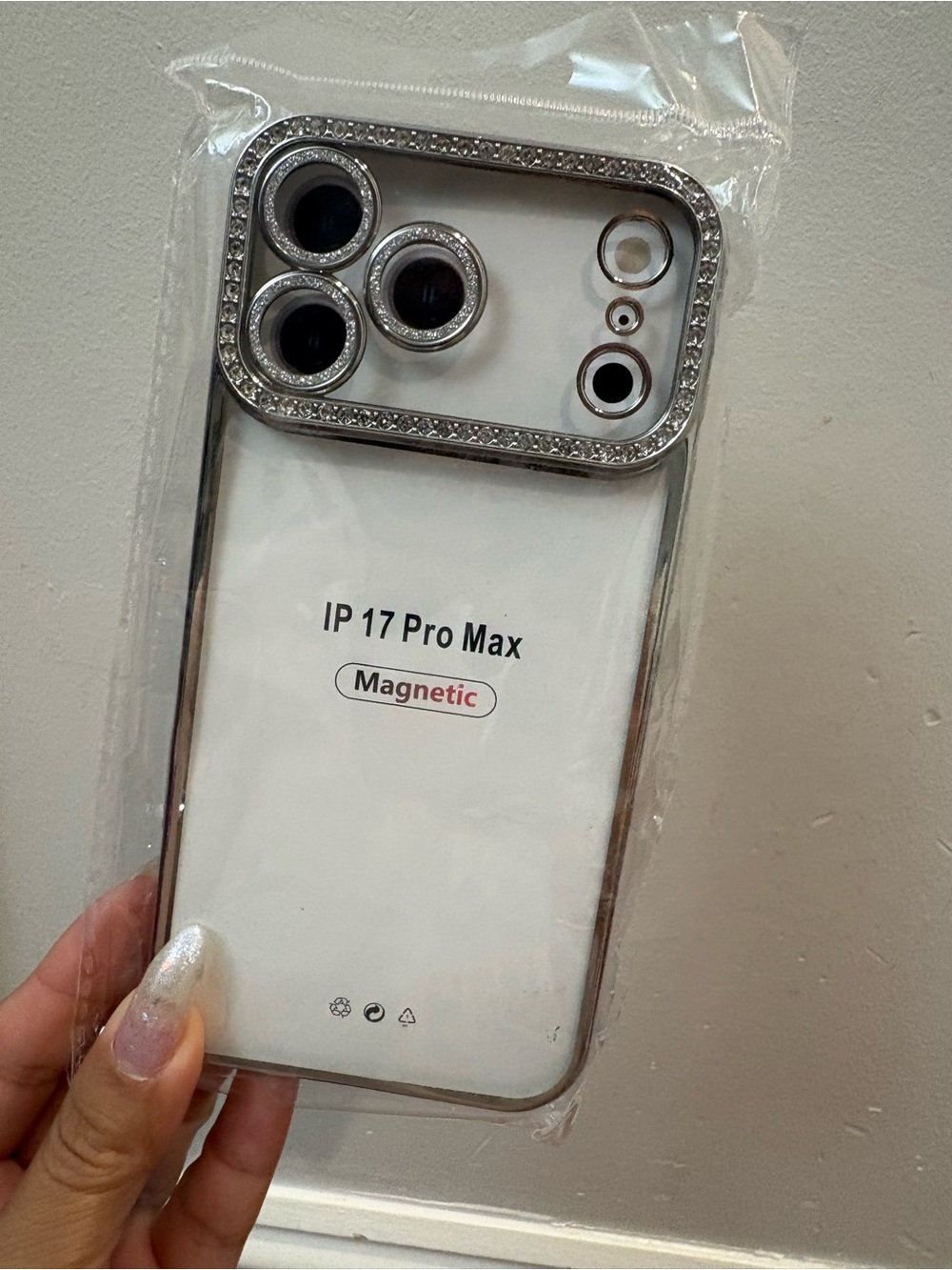 NEW iPhone 17 Pro Max Magnetic Rhinestone Phone Case